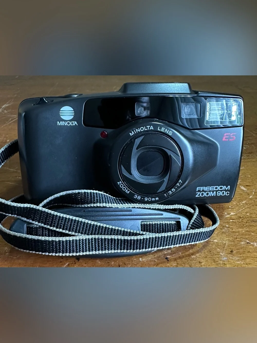 Minolta ES Freedom Zoom 90C Point & Shoot 35mm Camera w/ 38-90mm 1:3.5-7.7 Lens
